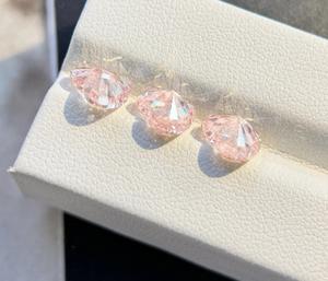 เพชรสังเคราะห์ Aniva รูปหัวใจสีชมพู ตัดแบบแฟนซี วิวิด ได้รับการรับรองจาก IGI ผลิตด้วยวิธี CVD HPHT สำหรับทำเครื่องประดับ ผลิตในอินเดีย - Product Image 3