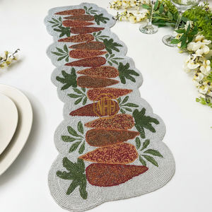 Chemin de table moderne fait main avec des perles florales, décoration brodée pour une salle à manger élégante et des ambiances festives - Product Image 2
