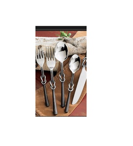 Elegante juego de cubiertos de acero inoxidable diseñado para cenas formales y comidas casuales que ofrecen artesanía de primer nivel - Product Image 1