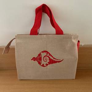 Vente en gros de sacs de jute personnalisés Sacs à provisions réutilisables écologiques avec logo pour l'emballage et la promotion de cadeaux d'épicerie au détail - Product Image 5