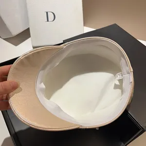 Casquette d'uniforme officielle personnalisée de haute qualité avec logo brodé et emblème en métal - Product Image 2