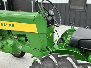 1960 Johnn Deere 330 4WD Tracteur à roues 70-120HP Mini tracteur de jardin avec boîte de vitesses de pompe à moteur d'entraînement 4x4 - Product Image 5