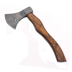 Venta al por mayor personalizado OEM ODM cubertería fábrica profesional Damasco caza corte madera hacha fácil agarre mango de madera Camping hacha - Product Image 1
