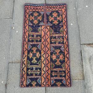 พรมวินเทจ ขนาด 1.3x2.5 ฟุต พรมขนาดเล็ก พรมขนสัตว์สีแดงน้ำเงิน - Product Image 1