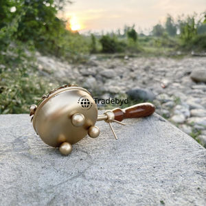 Quemador Bakhoor de Metal hecho a mano Premium Tradebyd, soporte de incienso árabe tradicional, función antiolor para uso en meditación - Product Image 6