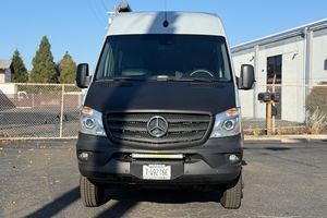 Mercedes-Benz Sprinter 3500 4x4 2017 Usada en Buen Estado, 34500 Millas, 1 Dueño, Turbodiésel V6, 4WD, Conversión a Sportsmobile - Product Image 1