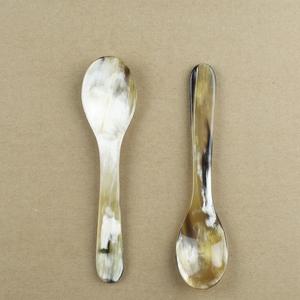 Couverts jetables de haute qualité Dernière conception Cuillère en corne de buffle avec poignée de luxe pour les fêtes - Product Image 1