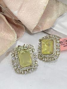 ต่างหูเงินชุบคุณภาพดีทันสมัย ประดับเพชรซิร์คอน ดีไซน์โมเดิร์น เหมาะสำหรับงานแต่งงานและงานปาร์ตี้ คอลเลคชั่นสำหรับผู้หญิงและเด็กผู้หญิง - Product Image 4