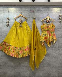 Ensemble de lehenga choli de mariée moderne de qualité supérieure, tissu en lin avec broderie lourde et dupatta - Product Image 1
