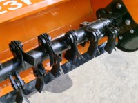 Broyeur à fléaux télécommandé diesel 800mm 1000mm 1200mm, débroussailleuse sur chenilles pour pentes, vergers et terres agricoles