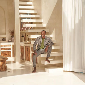 Chaqueta Casual de Lana Negra 100% Impermeable, Autónoma, con Cierre Lateral y Bolsillos, Acabado Ecológico para Exteriores - Product Image 2