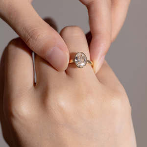 Anillo de Diamante con Corte Oval Delicado, 2 Ct, D-F, VVS1-VS2, Diamante Cultivado en Laboratorio, en Oro Amarillo de 14K y 18K, Regalo de Aniversario de Bodas - Product Image 3