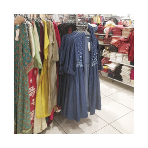 Ballots de vêtements d'occasion mixtes pour femmes : robes, pantalons, tenues décontractées – Qualité Grade BE, Marques Personnalisées - Product Image 3