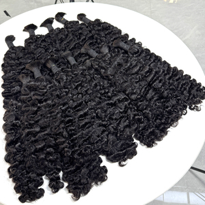 Cheveux bouclés en vrac pour tresses bohèmes, cheveux humains noirs naturels, sans trame, boucles douces et volumineuses pour tresses sans nœuds. - Product Image 6