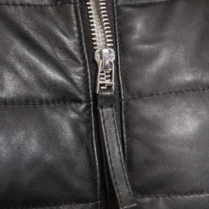 Chaqueta de Cuero Casual y Elegante para Mujer, de Primera Calidad, Satinada, Impermeable, Ecológica, con Logotipo Personalizado, MOQ Bajo, Temporada Otoño/Invierno - Product Image 6