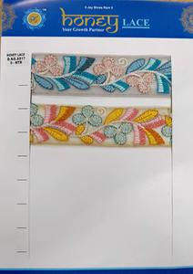 Tissu en dentelle brodée florale colorée vibrante et détaillée avec des motifs complexes, parfait pour la mode haut de gamme - Product Image 4