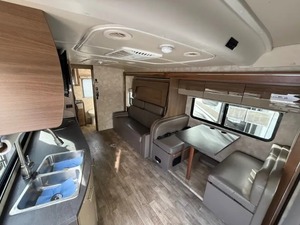 Caravana Usada Winneb-a-g-o V-i-e-w 24D 2018, Casa Rodante, Remolque de Viaje - Product Image 5