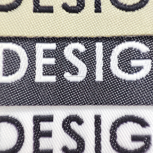 Logo de nom de marque personnalisé à haute densité et étiquettes tissées de cou de textile de vêtement plié d'extrémité de taille étiquettes pour les vêtements - Product Image 4