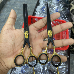 Ensemble de ciseaux de coupe de cheveux de barbier droit en acier inoxydable de série de bord de rasoir droit professionnel pointe pointue pour une utilisation en salon - Product Image 5