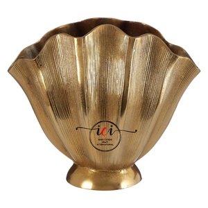 Vase texturé de fleur en aluminium de luxe de vente chaude coulée de fer de haute qualité pour le mariage extérieur et la décoration à la maison - Product Image 1