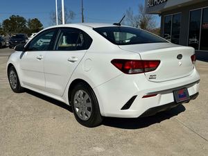 Kia Rio S 2021, Tracción Delantera, Transmisión Automática/Manual, Interior de Cuero Oscuro, Motor 4L, Neumáticos R16, Volante a la Izquierda, Control de Velocidad Adaptativo Trasero, Gasolina/Eléctrico - Product Image 3