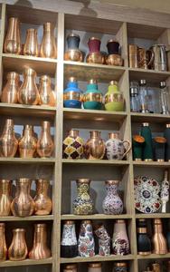 เหยือกน้ำทองแดงบริสุทธิ์ทำด้วยมือมีสไตล์ทนทานทำจากโลหะเป็นมิตรกับสิ่งแวดล้อมสำหรับใช้ในชีวิตประจำวันของตกแต่งบ้านที่มีประโยชน์ต่อสุขภาพแบบอายุรเวท - Product Image 6