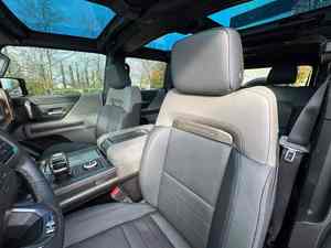 GMC Hummer EV SUV 2024 d'occasion, état impeccable, prêt à être expédié - Product Image 3