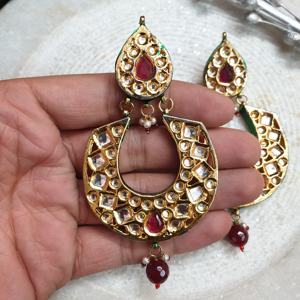 Pendientes Kundan Diamond Chandbali con piedra roja Diseño de borla étnica de Latón chapado en oro bohemio de moda para boda y fiesta - Product Image 1