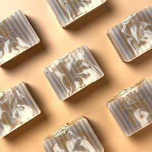 Savon artisanal au lait de chèvre Honey I'm Clean pour le soin de la peau, avec beurre de karité et riz, anti-acné et blanchissant - Product Image 1