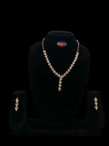 Juego de collar y aretes AD Vintage de acero inoxidable con diamantes brillantes para mujer, joyería nupcial con acabado pulido - Product Image 4