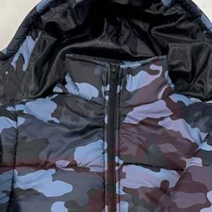 Men's Camouflage Puffer Jacket 300 GSM Polyester Fabric Full Zip <b>Detachable</b> <b>Sleeves</b> & Hood Puffer Jacket For Men From Pakistan - Product Image 5