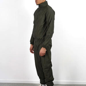 Ensemble de survêtement imperméable pour femmes Ensemble veste et pantalon coupe-vent personnalisé Ensemble de survêtement coupe-vent zippé deux pièces - Product Image 2