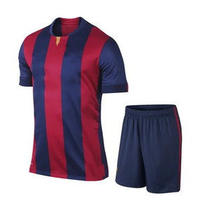 Uniformes de football personnalisés 2025, nouveau design, haute qualité, 100% polyester, séchage rapide, manches courtes, vêtements de football d'été, fabriqués au Pakistan - Product Image 6