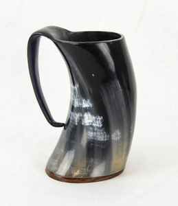 "Taza de cuerno vikingo hecha a mano, jarra de cerveza rústica para cerveza, hidromiel, café, regalo único para hombres, fanáticos nórdicos y amantes medievales" - Product Image 1