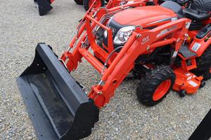 Tractor de orugas Kioti RX7340 4WD de 30 HP con transmisión por engranajes, motor y bomba para uso agrícola - Product Image 5