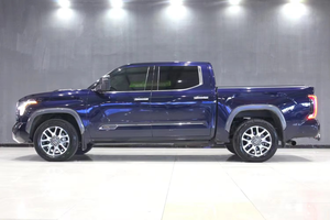 BEST OFFER USED 2025 Automatic Pickup Truck <b>Leather</b> Interior R 18 Alloy Wheels 5-Seat Gasoline Utility Vehicle - Product Image 2