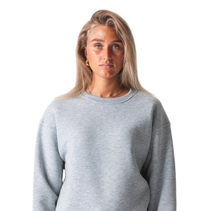 Sweat-shirt à col rond pour femme moderne, design minimaliste, polaire doux, pull pour streetwear, détente et mode d'hiver - Product Image 3