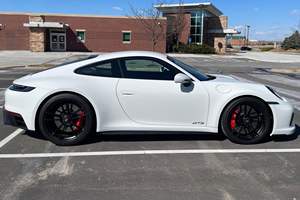 2022 911 Carrera 4 GTS Coupé 1 propriétaire, environ 4 800 milles, boîte manuelle à 7 vitesses, transmission intégrale - Product Image 3