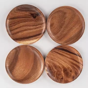 Assiette ronde en bois écologique pour le service et la salle à manger pour les mariages et la cuisine Table en bois par Crescent Crafts - Product Image 1