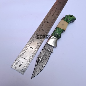 Couteau pliant Damas fait main sur mesure, couteau de survie multifonctionnel de poche pour l'extérieur avec manche en os et en bois de Pakka - Product Image 5