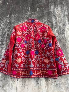 เสื้อแจ็คเก็ตปักลายซูซานีกำมะหยี่แท้ – เสื้อคลุมสไตล์โบฮีเมียนลายดอกไม้ทำมือระดับพรีเมียมสำหรับผู้หญิง เหมาะสำหรับทุกฤดูกาล - Product Image 5