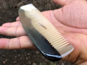 Peine de Cuerno de Búfalo Pulido de Lujo, Natural, Orgánico, Antiestático y Duradero para Hombres, Mujeres y Niños - Product Image 4