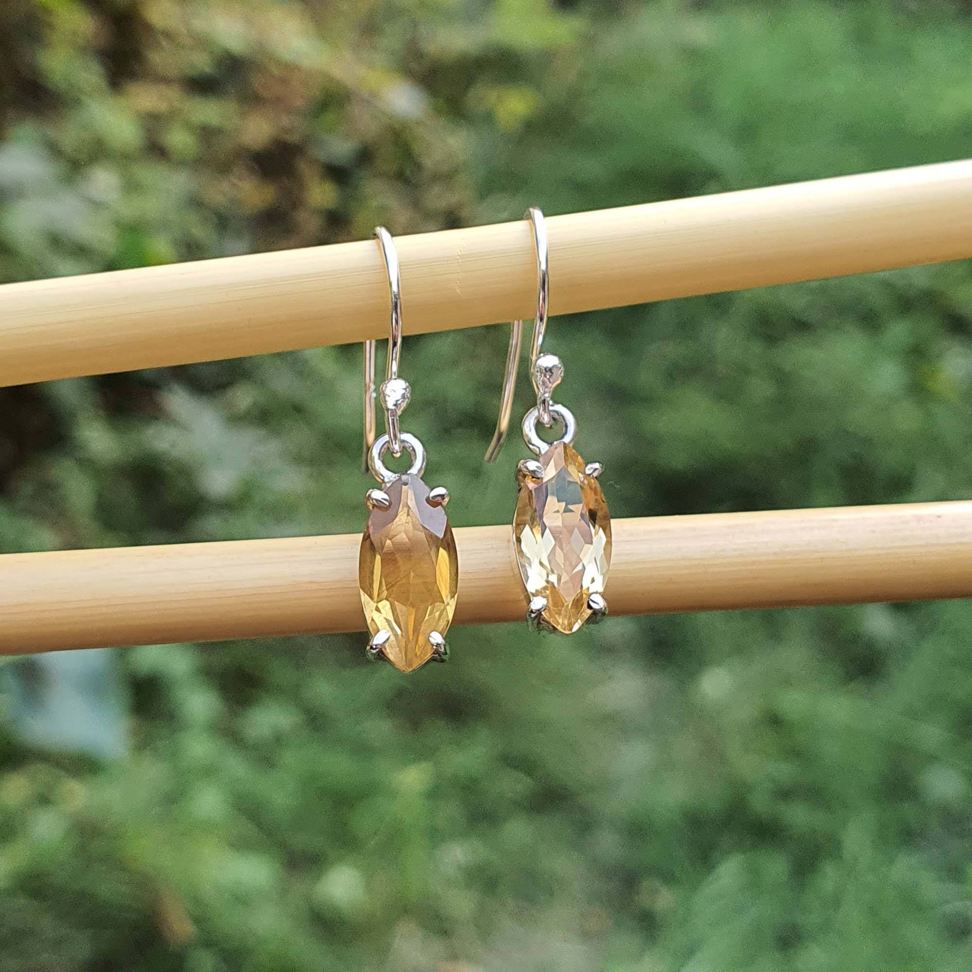 สีเหลือง