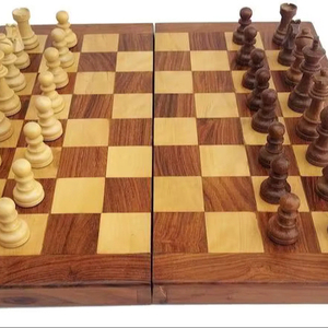 Juego de Ajedrez con Tablero de Madera 100% Hecho a Mano y Juego de Ajedrez de Tamaño Personalizado - Product Image 1