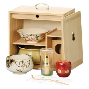 木箱茶具一套，抹茶用具一套，抹茶所需物品一套。