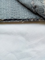 Sábana Plana King-Size 100% Algodón Kantha Hecha a Mano con Diseño de Plantas Indias Azul Desechable 200TC Art Deco para Hotel, Hogar y Sala de Estar