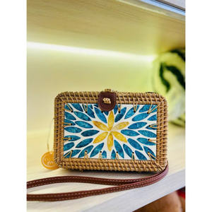 Bolso Redondo de Ratán Hecho a Mano con Incrustaciones de Madreperla Vintage, Estilo Boho con Diseño Floral, para Viajes y Playa, Artículo de Moda - Product Image 6