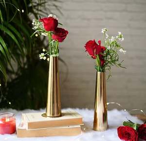 Vase en métal doré à cône fin pour la décoration intérieure, vase décoratif d'intérieur en aluminium noir de haute qualité en vrac unique - Product Image 2