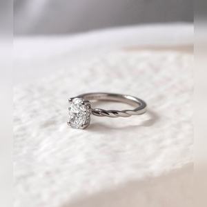 Anillo Solitario con Diamante Ovalado, Plata de Ley, Banda Trenzada, Joyería para Compromiso y Propuesta de Matrimonio, Envío Global - Product Image 1