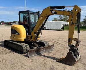 Tractor de Ruedas Caterpillar 305D CR Usado de 2011 con Motor, Bomba, Motorreductor y Caja de Cambios, Mini Excavadoras - Product Image 1